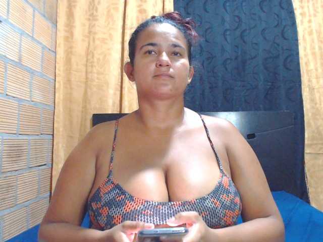 Live sex webcam photo for isabellegree #277893028