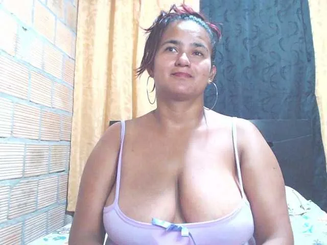 Live sex webcam photo for isabellegree #278151886
