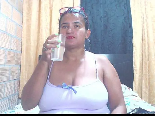Live sex webcam photo for isabellegree #278228002