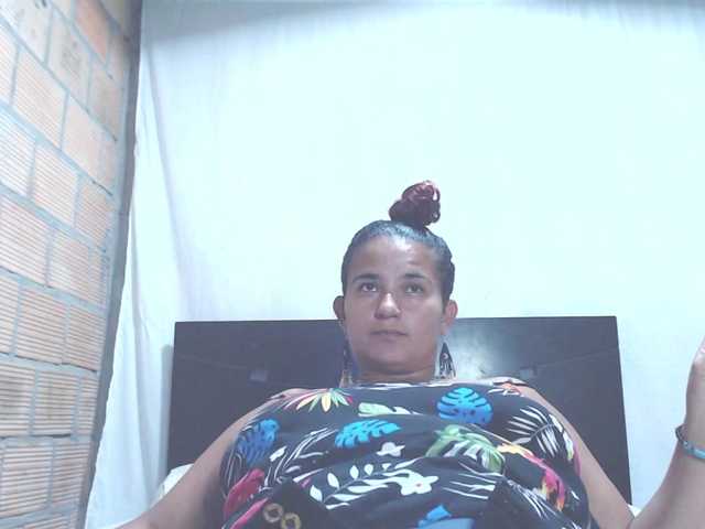 Live sex webcam photo for isabellegree #291041837
