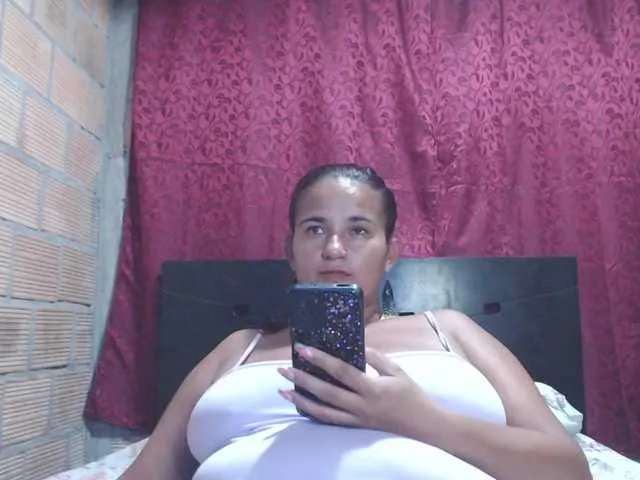 Live sex webcam photo for isabellegree #291196915