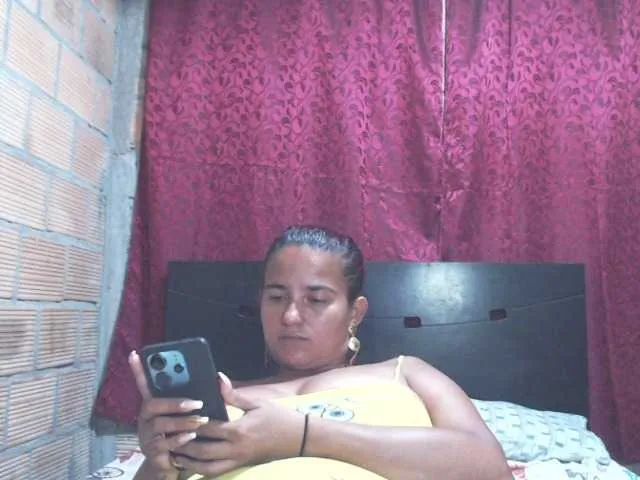 Live sex webcam photo for isabellegree #291782346