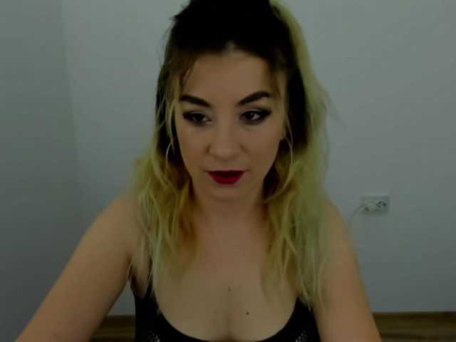 Live sex webcam photo for isabellx99 #276904389