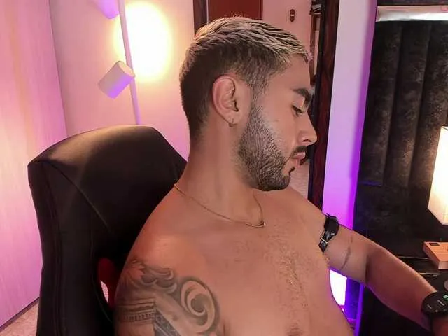 Live sex webcam photo for itsmeeros #292057782