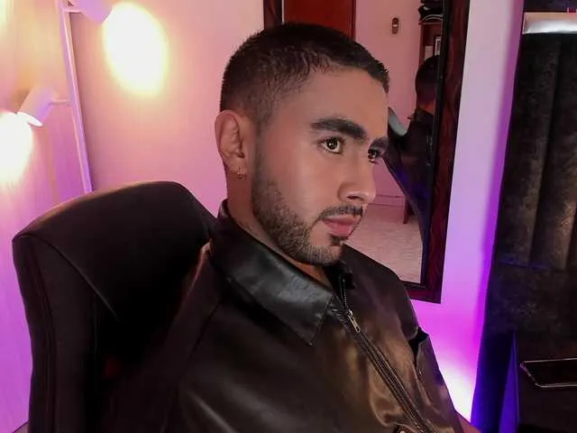 Live sex webcam photo for itsmeeros #292145890