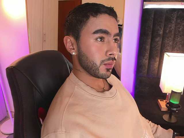 Live sex webcam photo for itsmeeros #292379780