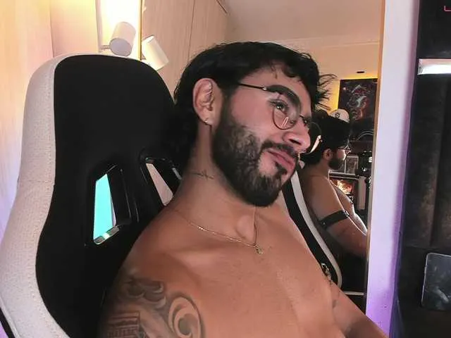 Live sex webcam photo for itsmeeros #293878740