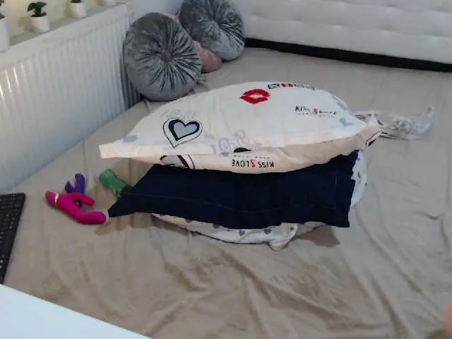 Live sex webcam photo for izadenise #276002278