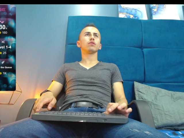 Live sex webcam photo for jacksonroy- #277979949