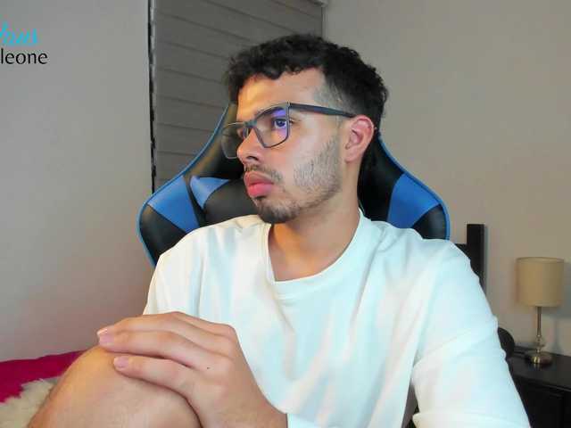 Live sex webcam photo for jacobcolemaan #277264258