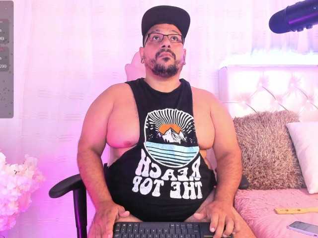 Live sex webcam photo for jacoobwoods #277474312