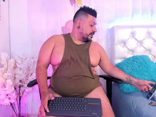 Live sex webcam photo for jacoobwoods #277621292