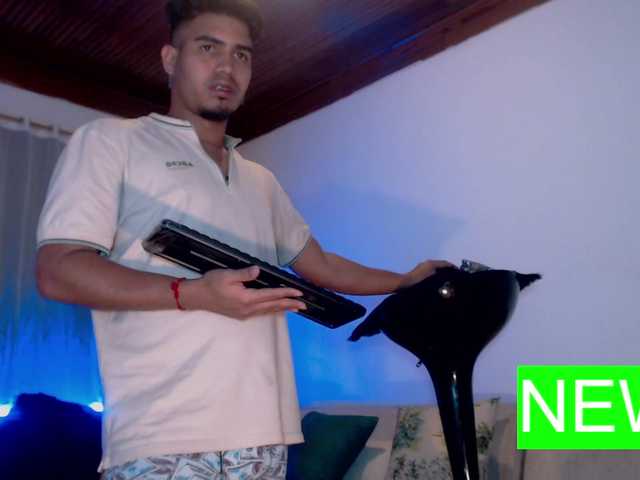 Live sex webcam photo for jadens01 #276584241