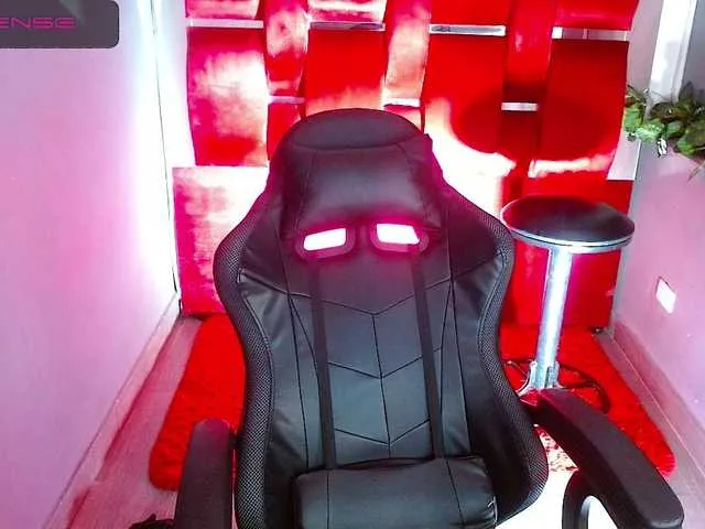 Live sex webcam photo for jamaicaawolf #272602502