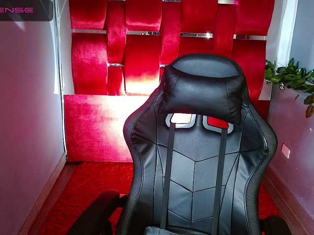 Live sex webcam photo for jamaicaawolf #272634986