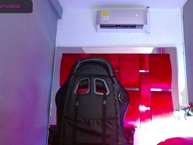 Live sex webcam photo for jamaicaawolf #272659048