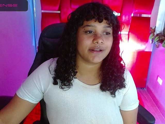 Live sex webcam photo for jamaicaawolf #272692081