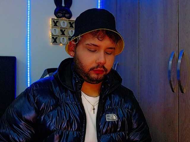 Live sex webcam photo for jamesfrazer19cm #281065105