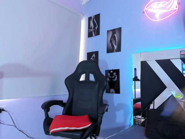 Live sex webcam photo for jameshotx #275545251