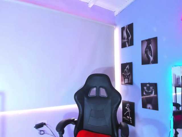 Live sex webcam photo for jameshotx #275614902