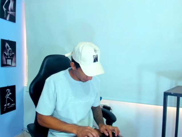 Live sex webcam photo for jameshotx #275982515