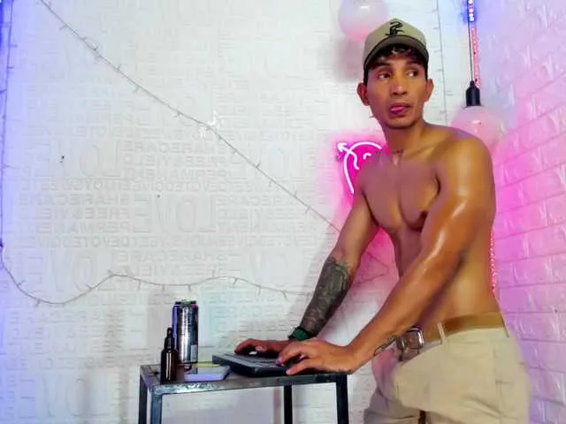 Live sex webcam photo for jameshotx #276334235