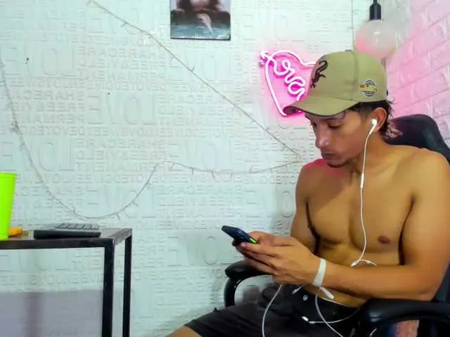 Live sex webcam photo for jameshotx #276399259