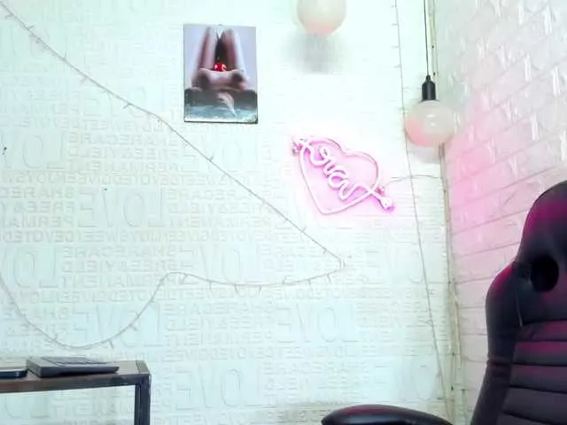 Live sex webcam photo for jameshotx #276418814