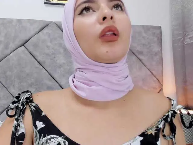 Live sex webcam photo for jannabrais- #275476796