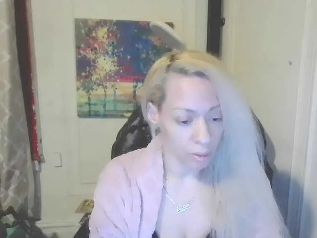 Live sex webcam photo for jayluvv #277567436