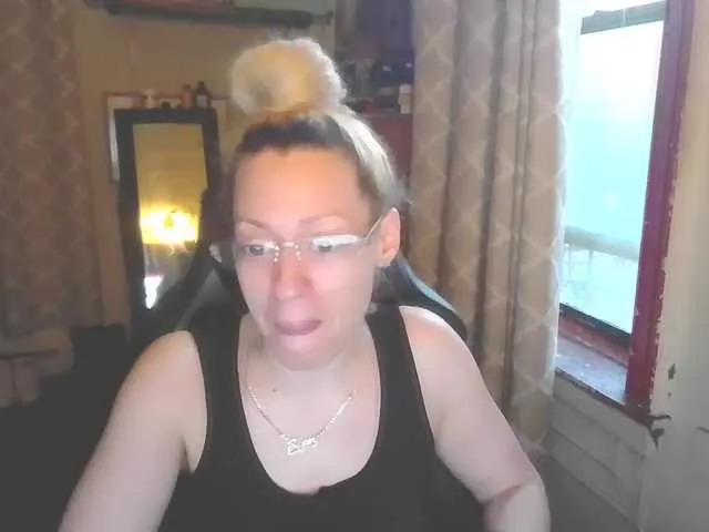 Live sex webcam photo for jayluvv #277958350