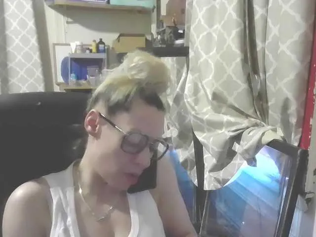 Live sex webcam photo for jayluvv #277975900