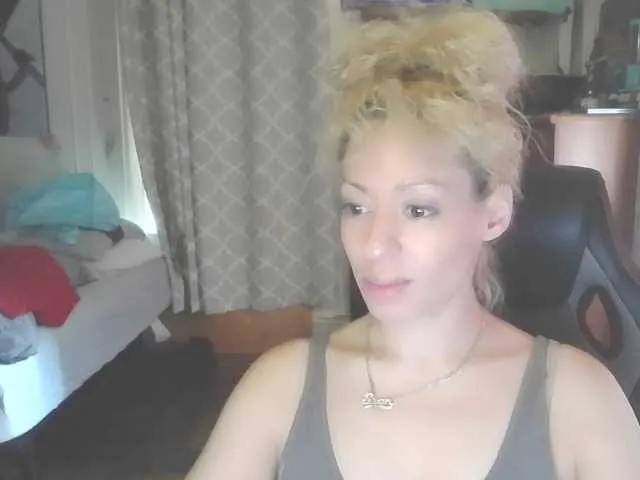 Live sex webcam photo for jayluvv #286014655