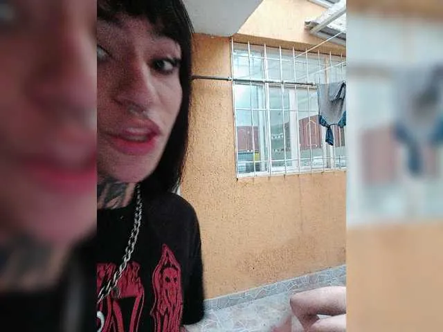 Live sex webcam photo for jazmin-wolf #275589647