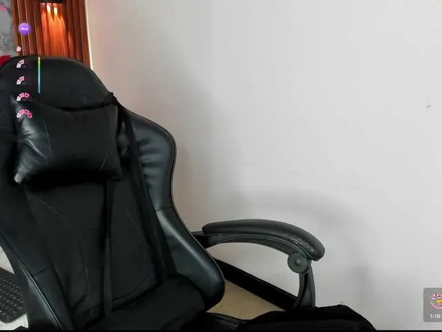 Live sex webcam photo for jeen-taylor1 #291163928