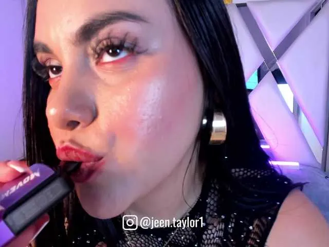 Live sex webcam photo for jeen-taylor1 #291605545