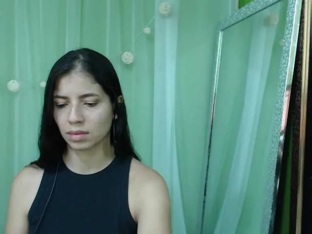 Live sex webcam photo for jeenn3 #272843669