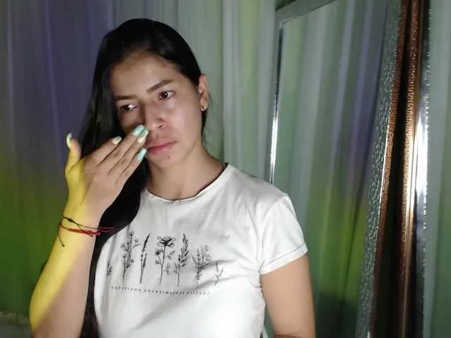 Live sex webcam photo for jeenn3 #273982193