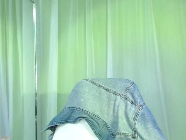 Live sex webcam photo for jeenn3 #274253645