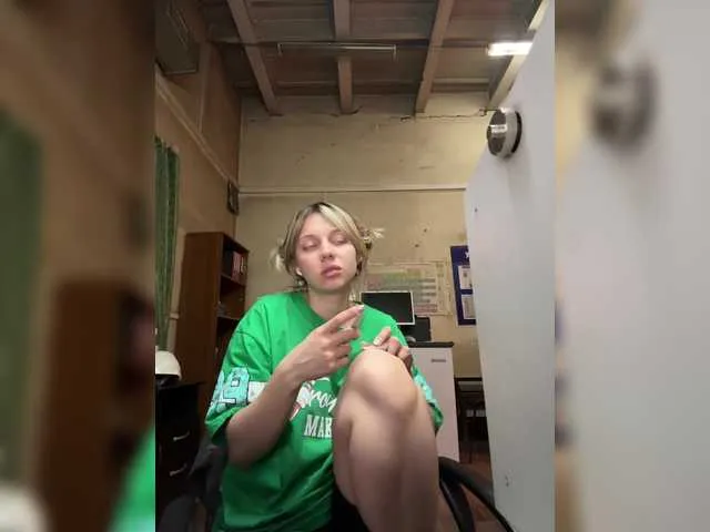 Live sex webcam photo for jellyPriestess #289914734