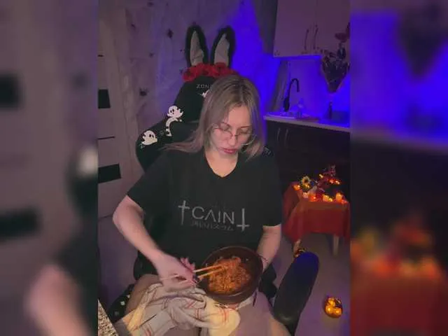 Live sex webcam photo for jellyPriestess #290188453