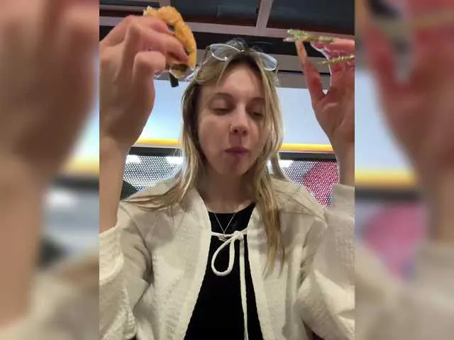 Live sex webcam photo for jellyPriestess #290410251