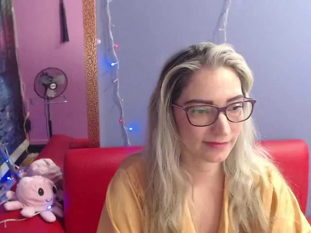 Live sex webcam photo for jeniferblanco #271704197