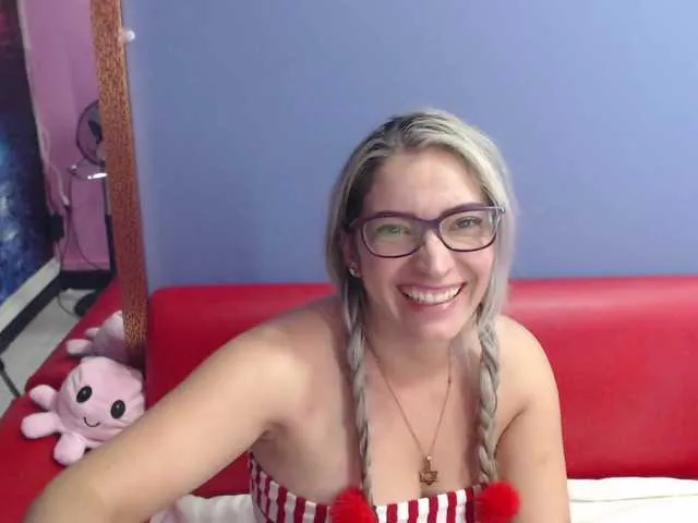 Live sex webcam photo for jeniferblanco #271915001