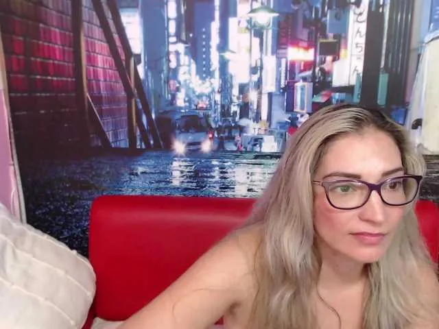 Live sex webcam photo for jeniferblanco #272323108