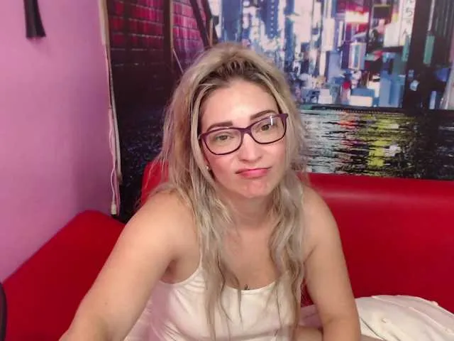 Live sex webcam photo for jeniferblanco #272336946