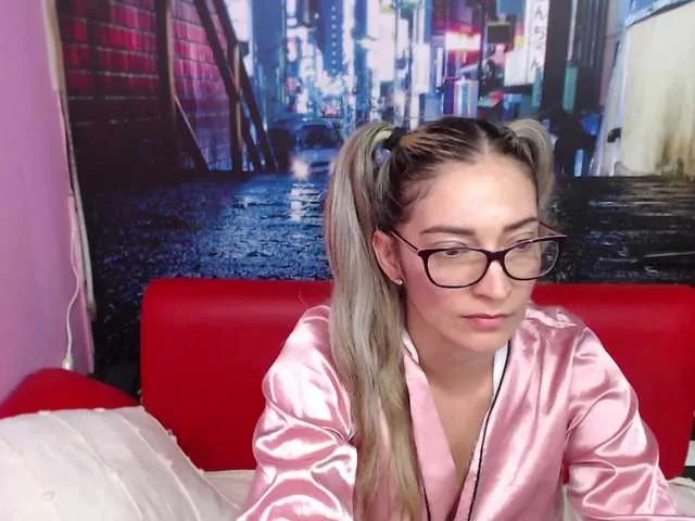 Live sex webcam photo for jeniferblanco #272351165