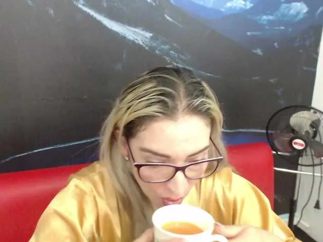 Live sex webcam photo for jeniferblanco #272506599