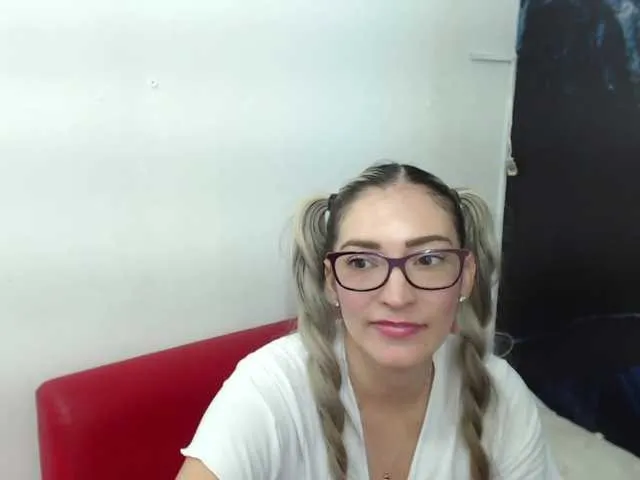 Live sex webcam photo for jeniferblanco #272669166