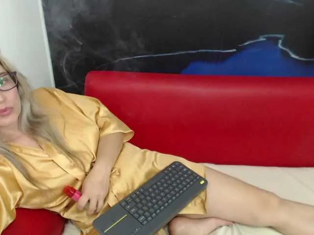 Live sex webcam photo for jeniferblanco #272749477